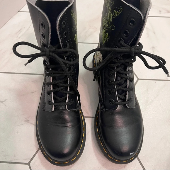 Dr. Martens 1490 WB Wild Botanics Floral Black Combat Boots Size 6 Womens - Picture 4 of 8